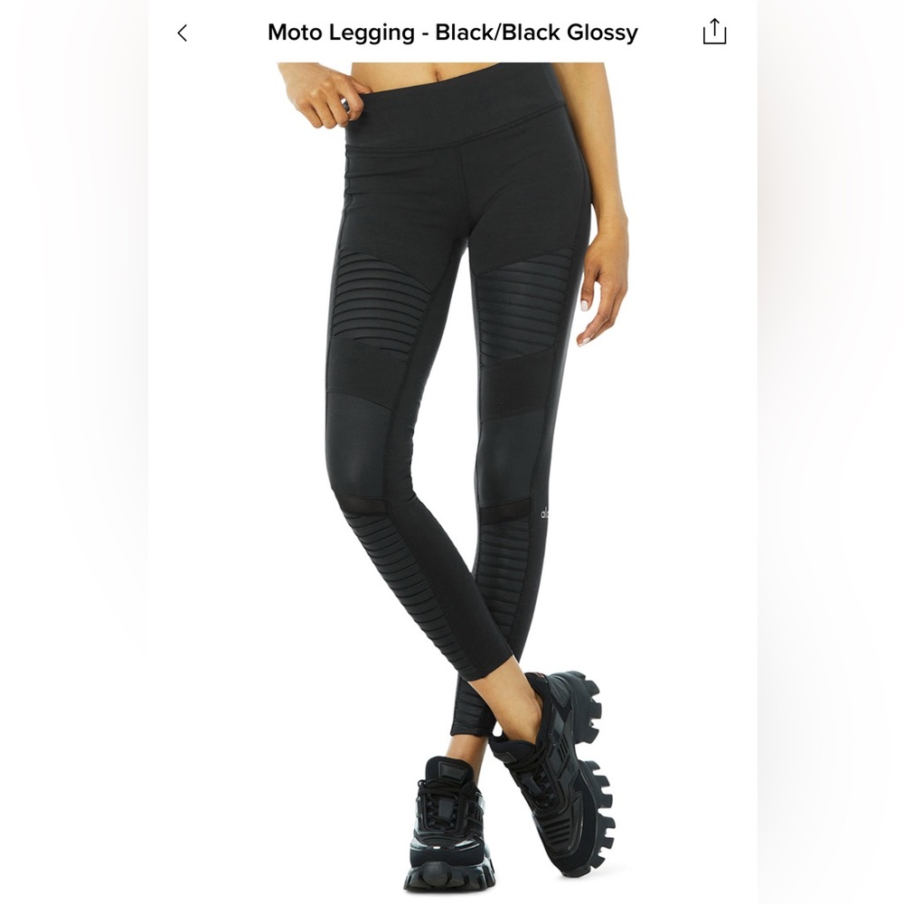 ALO YOGA Women's moto Black Legging
Black / glossy black